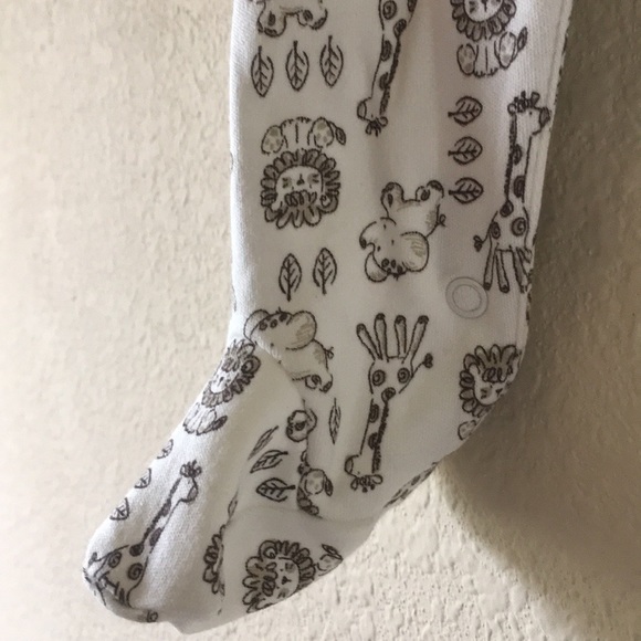 NWT Two Piece Baby Footies With Bib - Picture 4 of 7